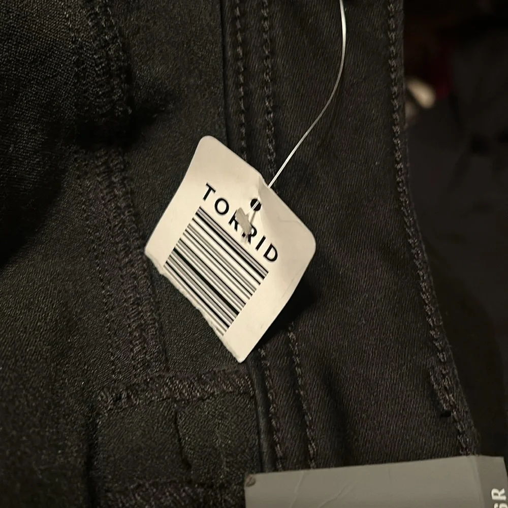 Torrid Luxe Mid-Rise Skinny Jeans Sateen Stretch size 26R New w tags - Picture 9 of 9